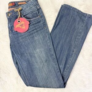 Mudd Vintage Low Rise Bootcut Jeans Size 7 NWT